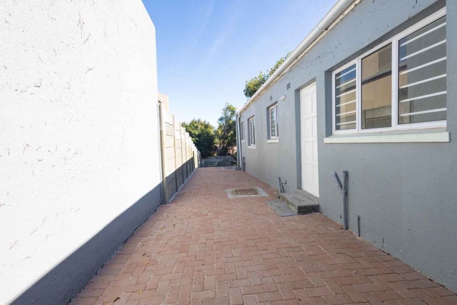 To Let 3 Bedroom Property for Rent in Morgenster Heights Western Cape